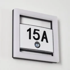 Numero D'Adresse Eclaire Louisville Led Gris, 1 Lumiere, Detecteur De Mouvement